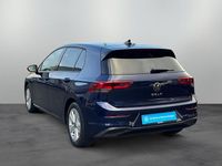 Gebraucht VW Golf VIII Life 150 PS (110 kW) 2023 Atlantic blue metallic Limousine