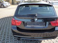 Gebraucht BMW 318 143 PS (105 kW) 2010 Schwarz Kombi