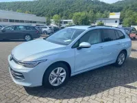 Neu VW Golf VIII Goal 150 PS (110 kW) 2026 Crystal ice blue metallic Kombi