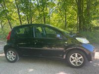 Gebraucht Peugeot 107 68 PS (50 kW) 2010 Schwarz Kleinwagen