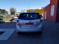 Gebraucht Toyota Verso Executive 147 PS (108 kW) 2017 Silber Van / Kleinbus