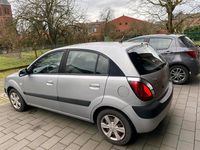 Gebraucht Kia Rio 71 PS (52 kW) 2008 Silber Kleinwagen