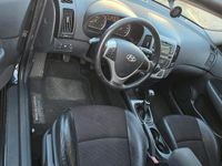 Gebraucht Hyundai i30 115 PS (84 kW) 2011 Schwarz Kombi