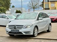 Gebraucht Mercedes B200 156 PS (114 kW) 2014 Silber Van / Kleinbus