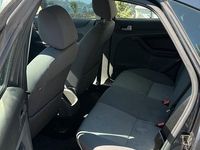 Usata Ford Focus 100 CV (73 kW) 2006 Blu Utilitaria
