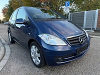 Gebraucht Mercedes A180 109 PS (80 kW) 2012 Blau Limousine