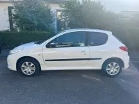 Gebraucht Peugeot 206 60 PS (44 kW) 2010 Weiß Limousine