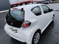 Gebraucht Toyota Aygo Cool 68 PS (50 kW) 2014 Weiß Kleinwagen