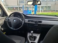 Gebraucht BMW 318 129 PS (94 kW) 2006 Grau Limousine