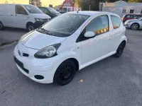 Gebraucht Toyota Aygo City 68 PS (50 kW) 2010 Weiß Kleinwagen