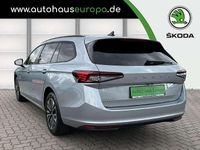 Neu Skoda Superb Selection 150 PS (110 kW) 2025 Pebble silber metallic Kombi