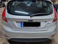 Gebraucht Ford Fiesta 60 PS (44 kW) 2009 Silber Kleinwagen