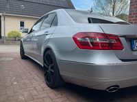 Second-hand Mercedes E300 Avantgarde 231 CP (169 kW) 2011 Argintiu Berlinǎ