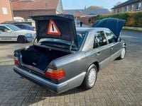 Gebraucht Mercedes E260 160 PS (117 kW) 1992 Grau Limousine