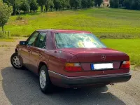 Gebraucht Mercedes 200 118 PS (86 kW) 1990 Rot Limousine