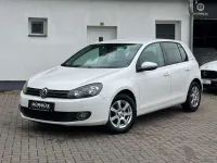 Gebraucht VW Golf VI Team 105 PS (77 kW) 2010 Weiß Kleinwagen