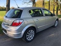 Second-hand Opel Astra 140 CP (102 kW) 2006 Argintiu Berlinǎ
