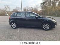 Gebraucht Kia Ceed 90 PS (66 kW) 2011 Schwarz Kleinwagen