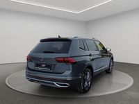 Gebraucht VW Tiguan Allspace Elegance 150 PS (110 kW) 2023 Platinum grey metallic SUV