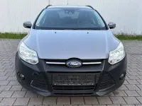 Usado Ford Focus Trend 95 CV (69 kW) 2012 Plateado Berlina