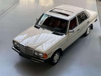 Gebraucht Mercedes E230 125 PS (91 kW) 1983 Beige Limousine