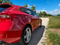 Gebraucht Volvo V40 190 PS (139 kW) 2015 Rot Limousine