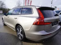 Gebraucht Volvo V60 163 PS (119 kW) 2022 Grau Kombi