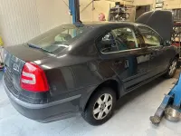 Używany Skoda Octavia Elegance 105 KM (77 kW) 2005 Czarny Sedan/Limuzyna