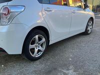 Gebraucht Toyota Verso 126 PS (92 kW) 2013 Weiß Van / Kleinbus