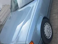 Gebraucht Mercedes E230 132 PS (97 kW) 1988 Blau Limousine