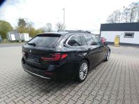Gebraucht BMW 520 Luxury Line 190 PS (139 kW) 2023 Schwarz ii/bonnet fluid black Kombi
