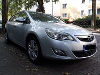 Gebraucht Opel Astra Edition 160 PS (117 kW) 2011 Silber metallic Kombi