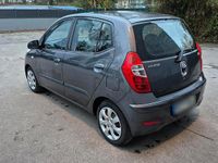Gebraucht Hyundai i10 70 PS (51 kW) 2011 Grün Kleinwagen