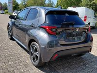 Neu Toyota Yaris Hybrid Comfort 116 PS (85 kW) 2025 Grau Limousine