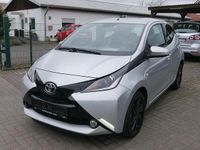 Gebraucht Toyota Aygo X-play 69 PS (50 kW) 2015 Silber Kleinwagen