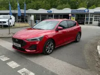Gebraucht Ford Focus ST-Line X 125 PS (91 kW) 2024 Rot Limousine