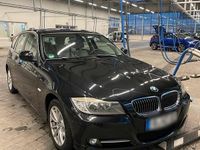 Gebraucht BMW 320 184 PS (135 kW) 2010 Schwarz Kombi