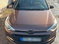 Gebraucht Hyundai i20 75 PS (55 kW) 2015 Braun Kleinwagen