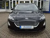 Używany Ford Focus Cool & Connect 125 KM (91 kW) 2021 Czarny Sedan/Limuzyna