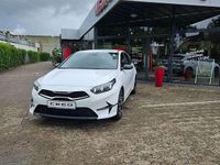 Neu Kia Ceed 140 PS (102 kW) 2025 Deluxeweiss metallic Kleinwagen