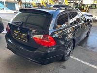 Gebraucht BMW 318 Advantage 129 PS (94 kW) 2007 Schwarz Kombi