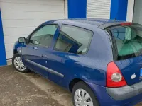 Używany Renault Clio II 75 KM (55 kW) 2003 Niebieski Sedan/Limuzyna