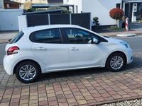 Gebraucht Peugeot 208 Urban Move 82 PS (60 kW) 2016 Weiß Kleinwagen