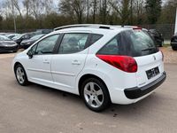 Gebraucht Peugeot 207 Tendance 92 PS (67 kW) 2012 Weiß Kombi