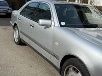 Gebraucht Mercedes E280 193 PS (141 kW) 1997 Silber Limousine