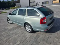 Gebraucht Skoda Octavia Elegance 140 PS (102 kW) 2012 Arcticgr}n metallic Kombi