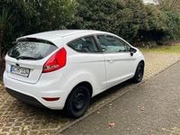 Gebraucht Ford Fiesta 60 PS (44 kW) 2010 Weiß Kleinwagen