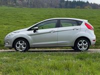 Gebraucht Ford Fiesta Titanium 97 PS (71 kW) 2011 Silber Kleinwagen