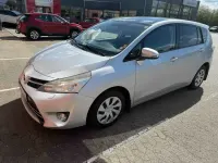 Gebraucht Toyota Verso Basis 124 PS (91 kW) 2013 Silber Van / Kleinbus