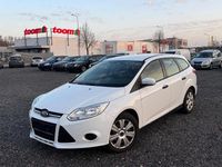 Używany Ford Focus Ambiente 101 KM (74 kW) 2014 Biały Sedan/Limuzyna